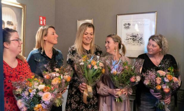 In de bloemen gezet